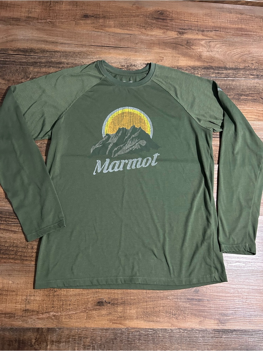 Marmot Men's Long Sleeve Graphic Shirt - Olive Green mountains Sz M